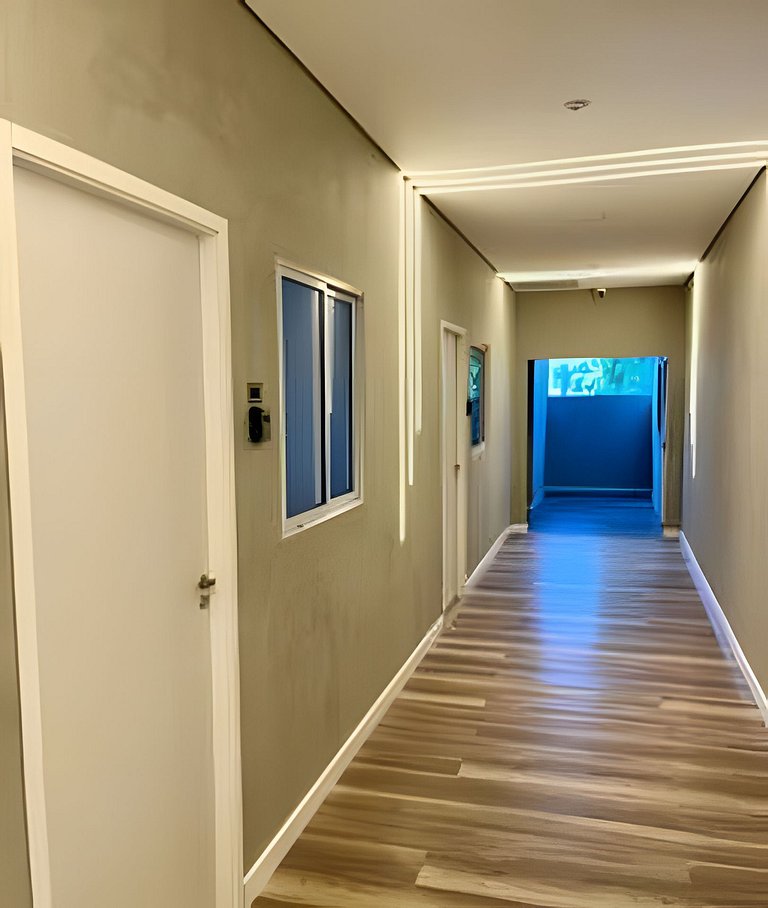 #108 Suíte Basalto Acolhedor c/vaga • Centro