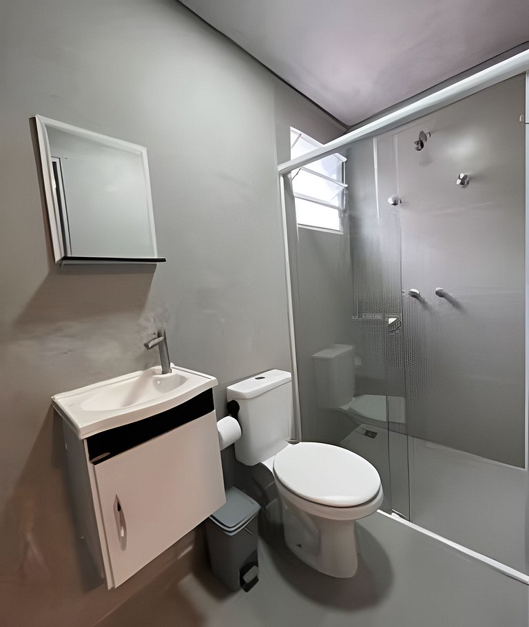 #115 Suíte cama casal e solteiro c/ vaga - Centro