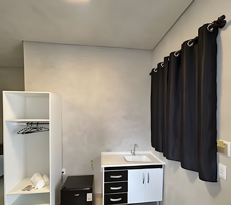 #114 Suíte Bronze Moderno c/ vaga • Centro