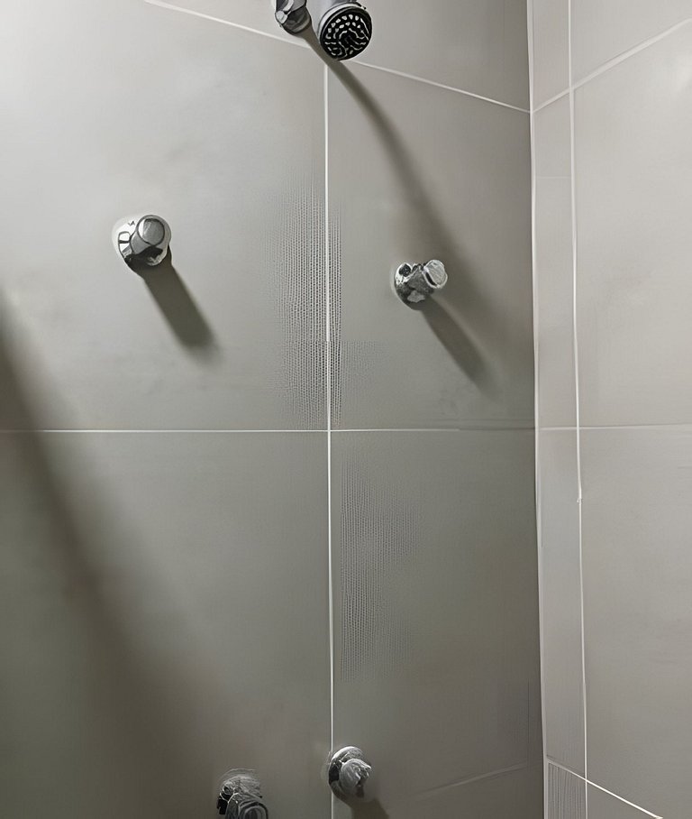 #114 Suíte Bronze Moderno c/ vaga • Centro