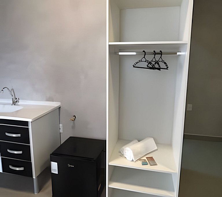 #114 Suíte Bronze Moderno c/ vaga • Centro