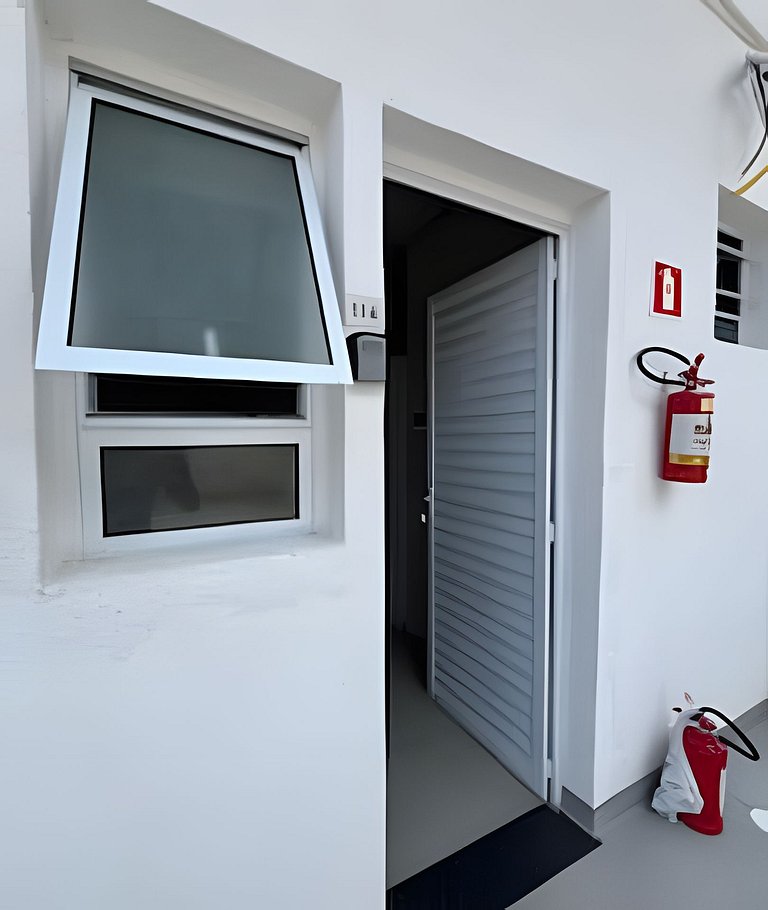 #114 Suíte Bronze Moderno c/ vaga • Centro