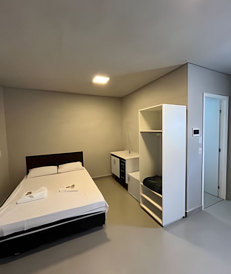 #114 Suíte Bronze Moderno c/ vaga • Centro