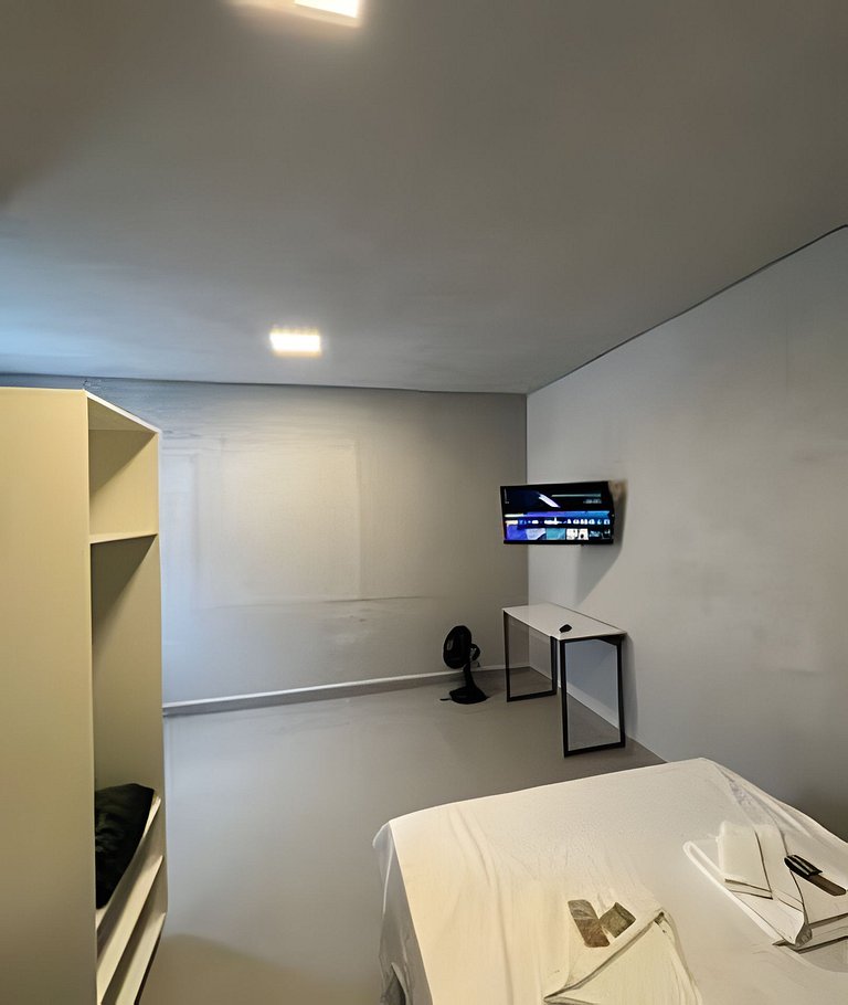 #114 Suíte Bronze Moderno c/ vaga • Centro