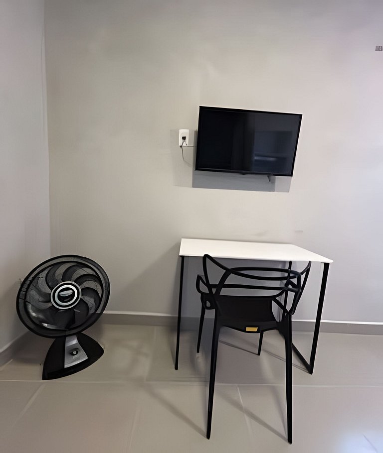 Suíte 112 — Espaçosa com Banheiro Privativo, Wi-Fi