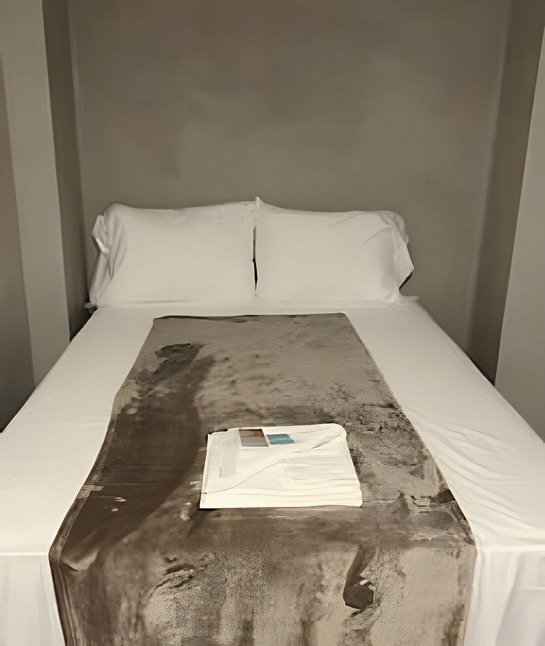 #112 Suíte Mármore Branco c/vaga • Centro