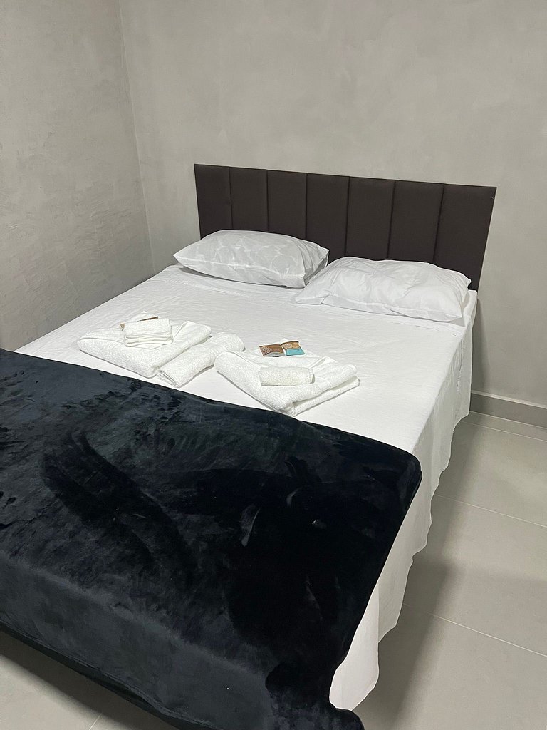 #108 Suíte Basalto Acolhedor c/vaga • Centro