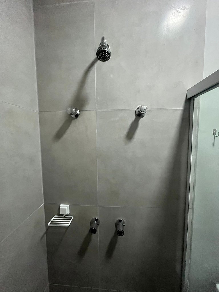 #108 Suíte Basalto Acolhedor c/vaga • Centro