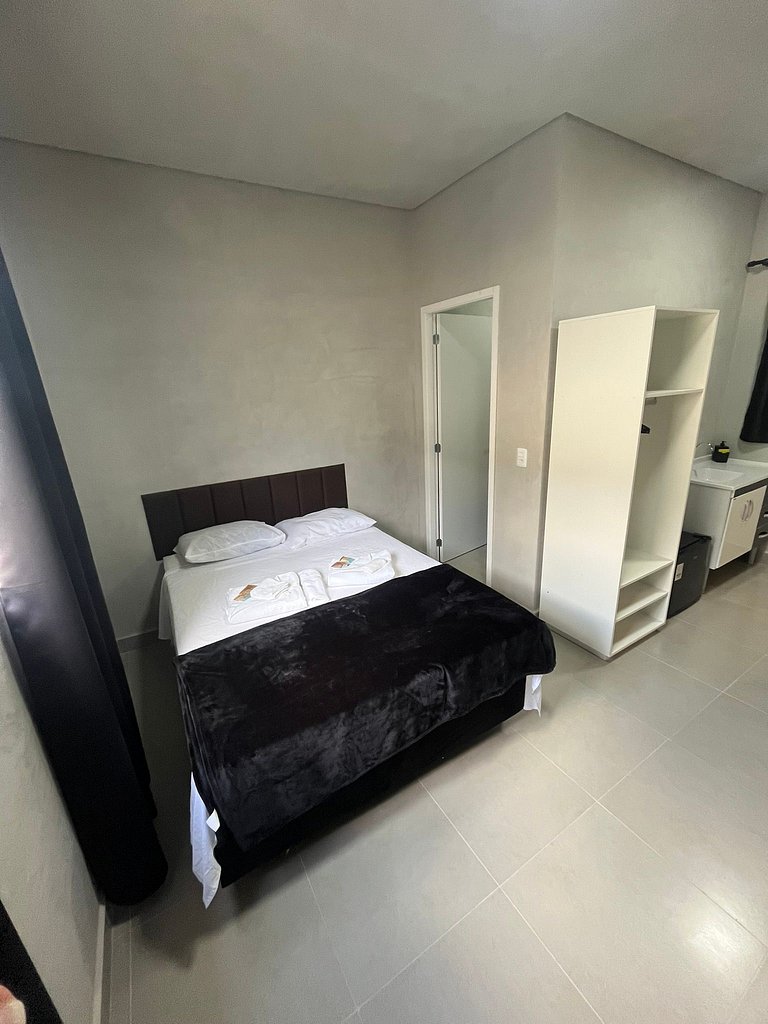 #108 Suíte Basalto Acolhedor c/vaga • Centro