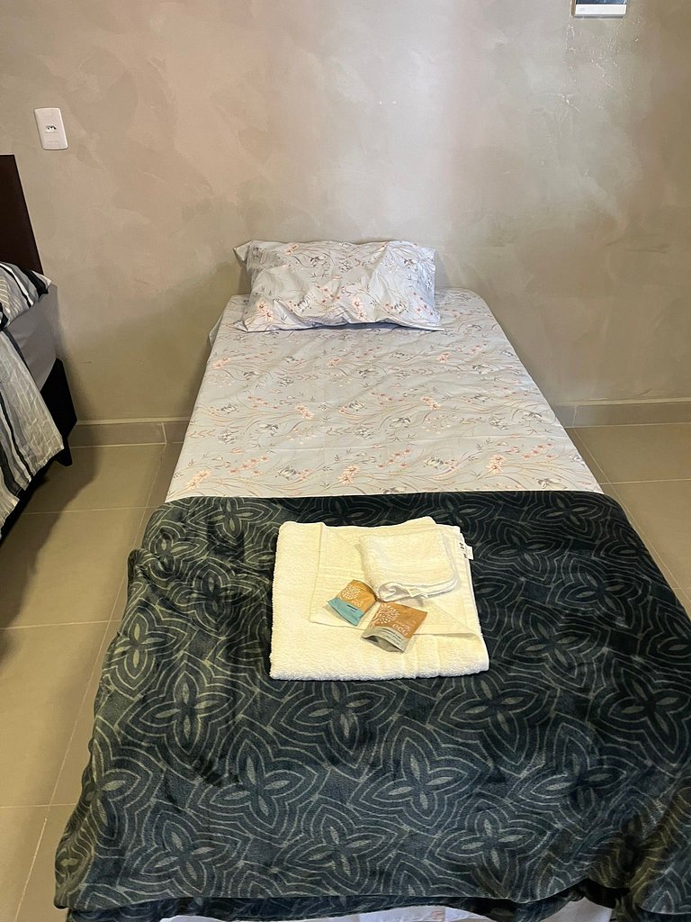 #115 Suíte cama casal e solteiro c/ vaga - Centro