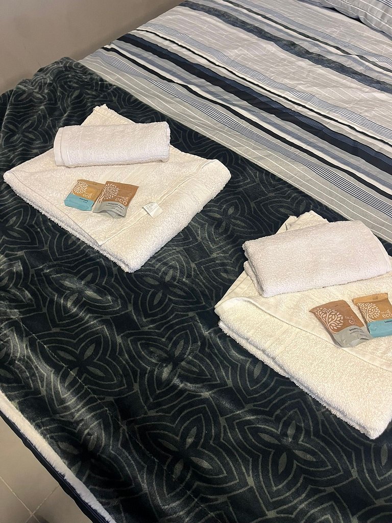 #115 Suíte cama casal e solteiro c/ vaga - Centro