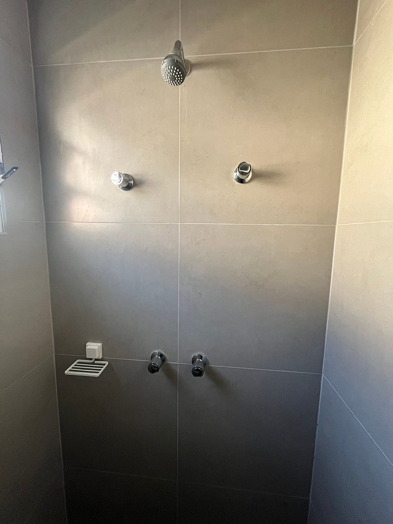 #115 Suíte cama casal e solteiro c/ vaga - Centro