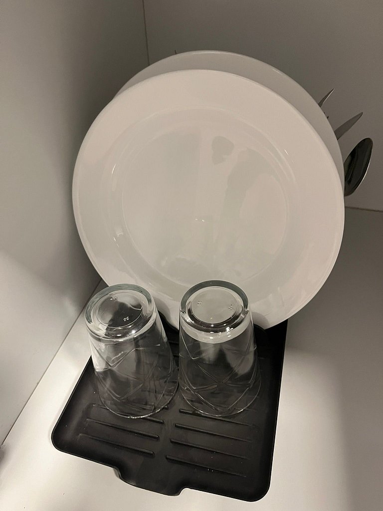 #112 Suíte Mármore Branco c/vaga • Centro