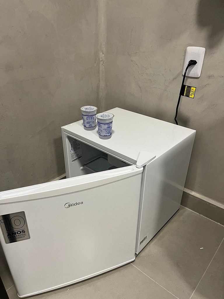 Suíte 112 — Espaçosa com Banheiro Privativo, Wi-Fi
