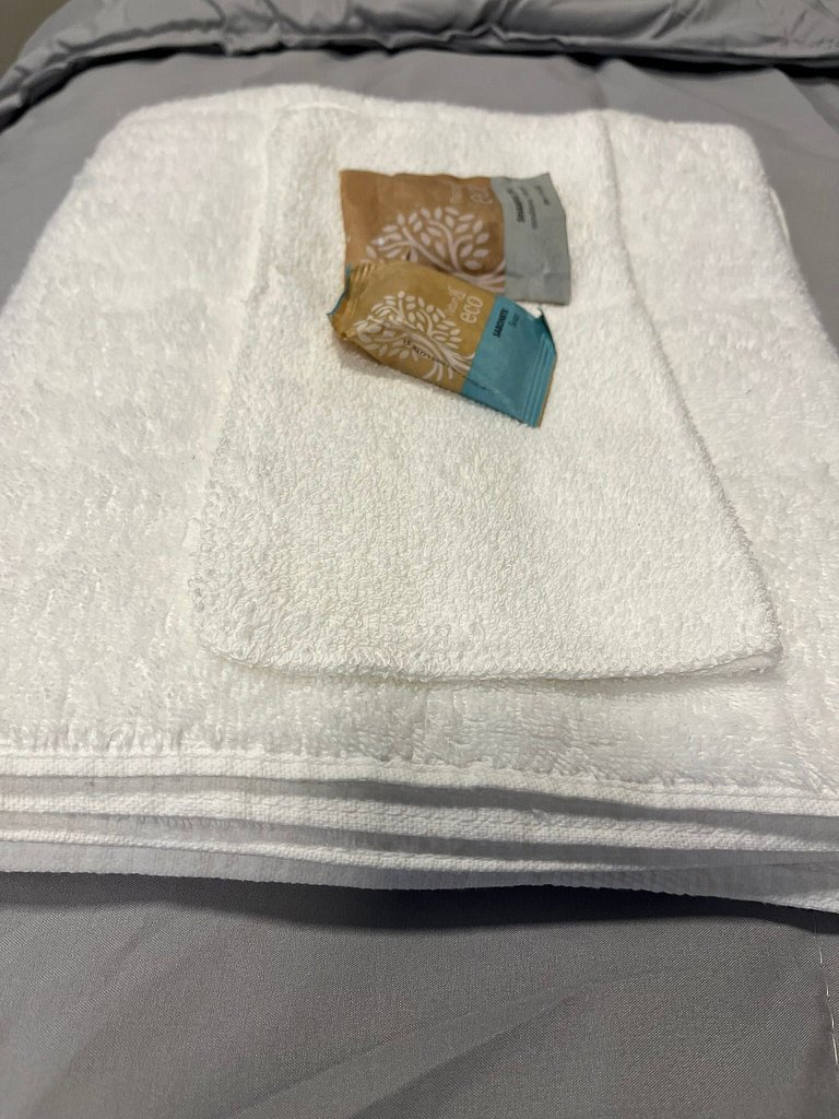 #112 Suíte Mármore Branco c/vaga • Centro