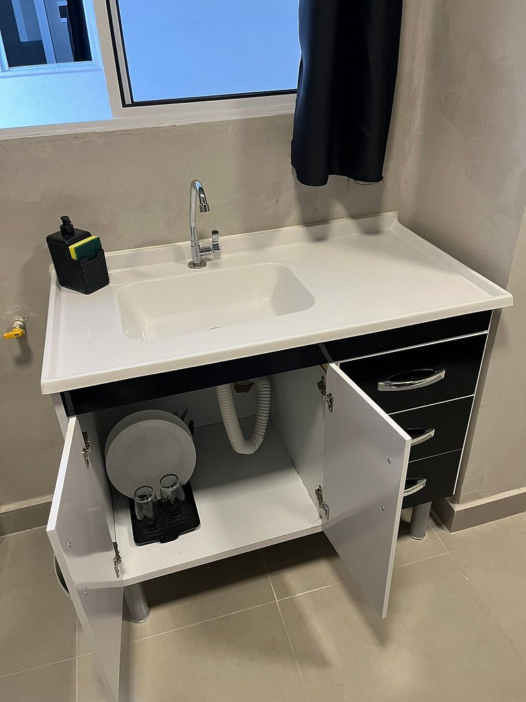 #112 Suíte Mármore Branco c/vaga • Centro