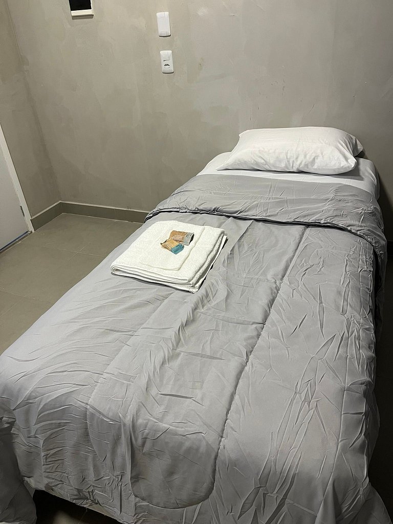 #112 Suíte Mármore Branco c/vaga • Centro