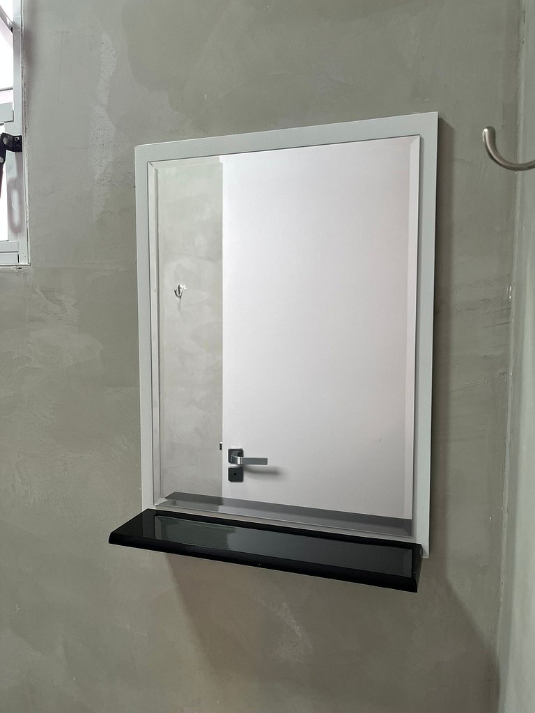 #112 Suíte Mármore Branco c/vaga • Centro