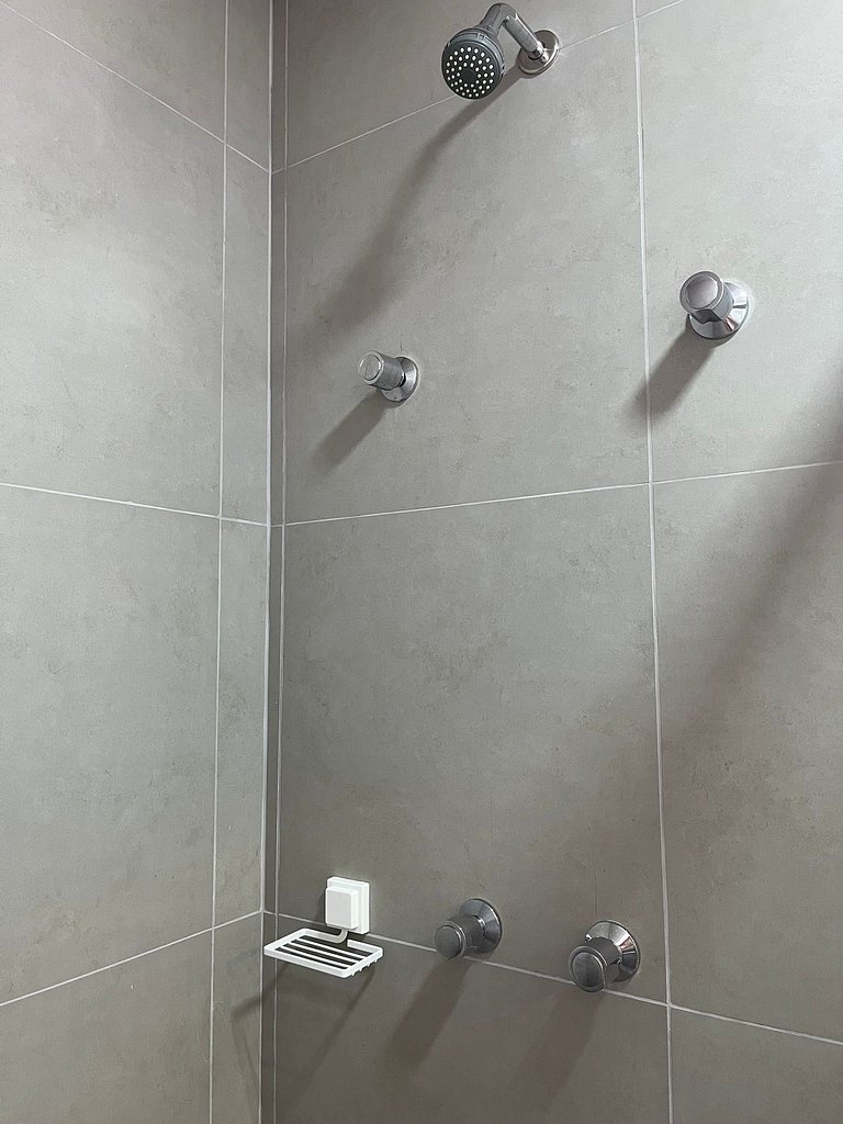 #112 Suíte Mármore Branco c/vaga • Centro