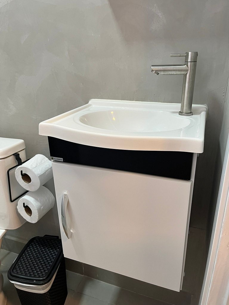 #112 Suíte Mármore Branco c/vaga • Centro