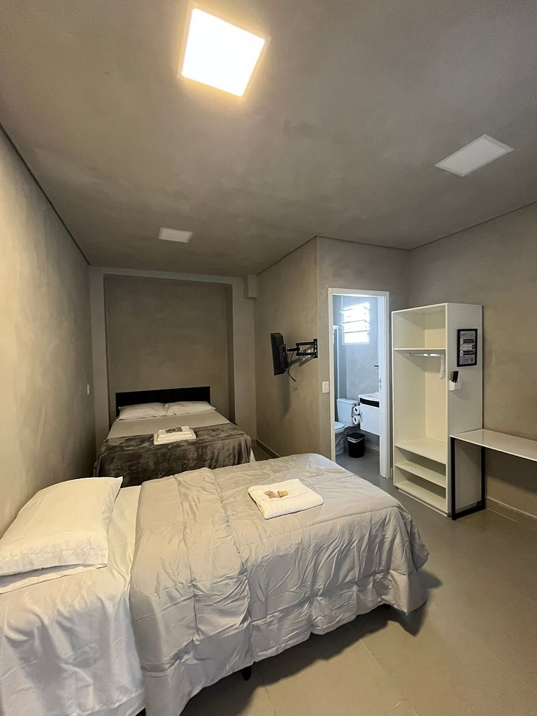 #112 Suíte Mármore Branco c/vaga • Centro