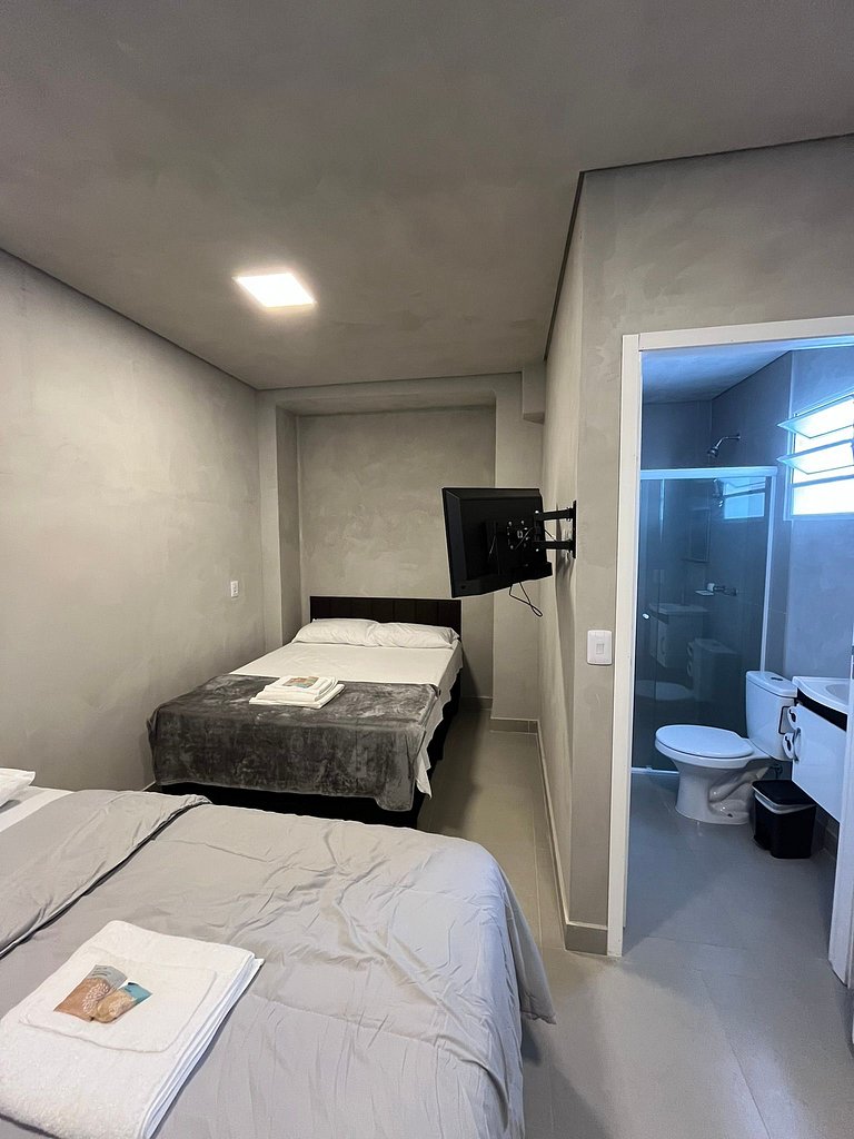 #112 Suíte Mármore Branco c/vaga • Centro