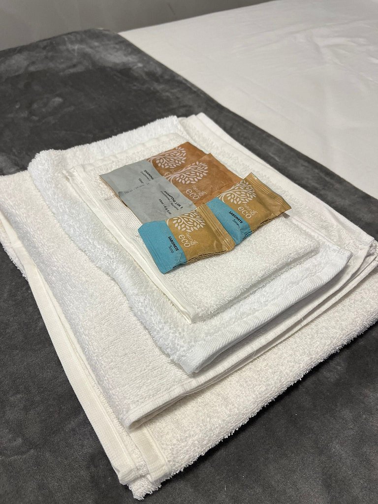 #112 Suíte Mármore Branco c/vaga • Centro