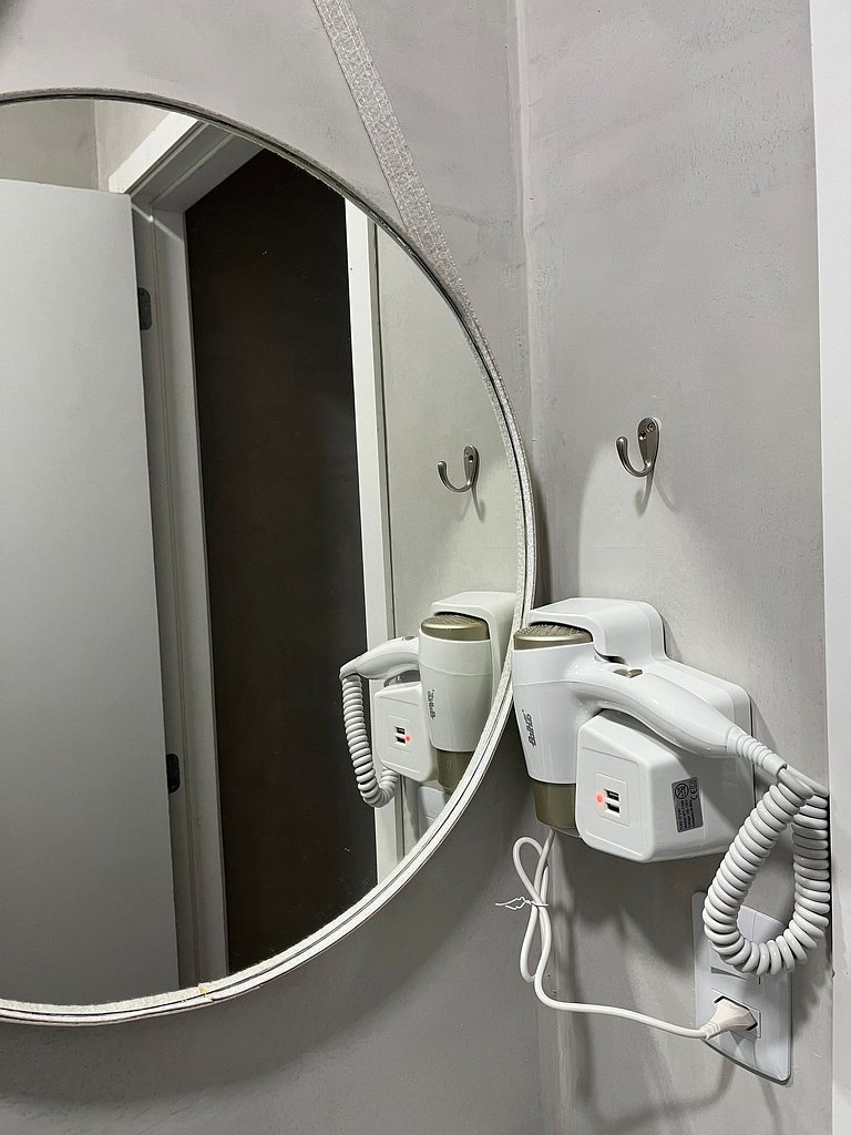 #108 Suíte Basalto Acolhedor c/vaga • Centro