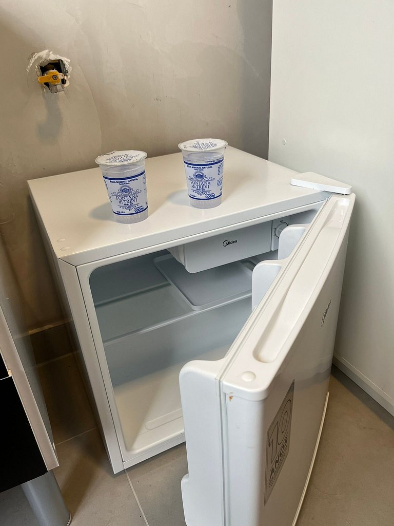 #111 Suíte Cromo Elegante c/Vaga • Centro