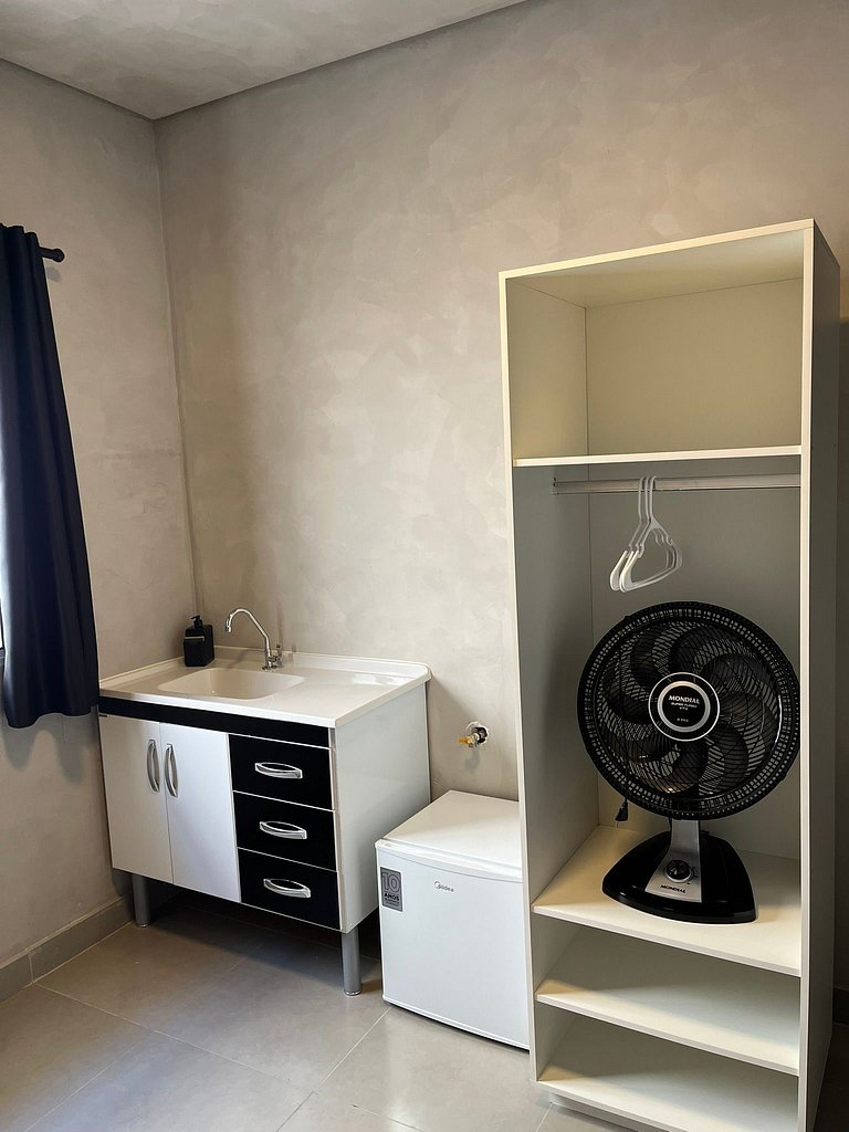 #111 Suíte Cromo Elegante c/Vaga • Centro