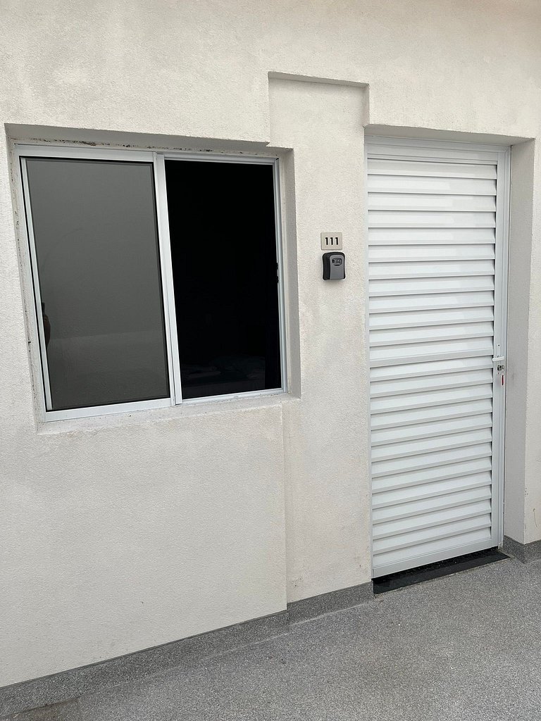 #111 Suíte Cromo Elegante c/Vaga • Centro