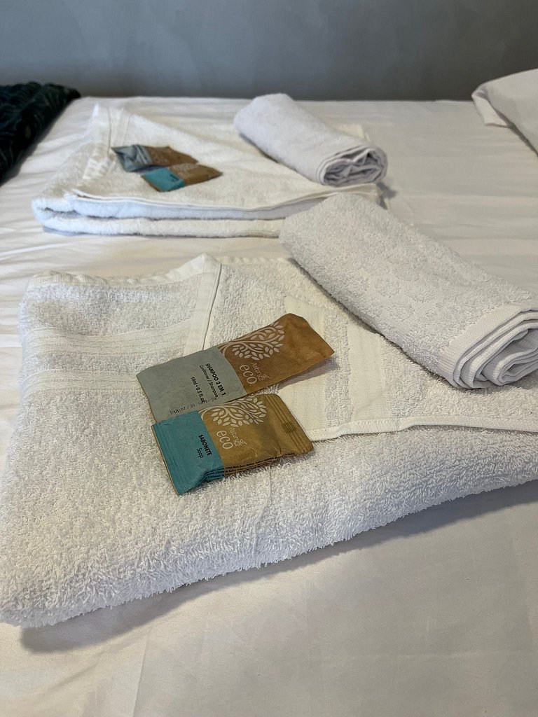 #111 Suíte Cromo Elegante c/Vaga • Centro