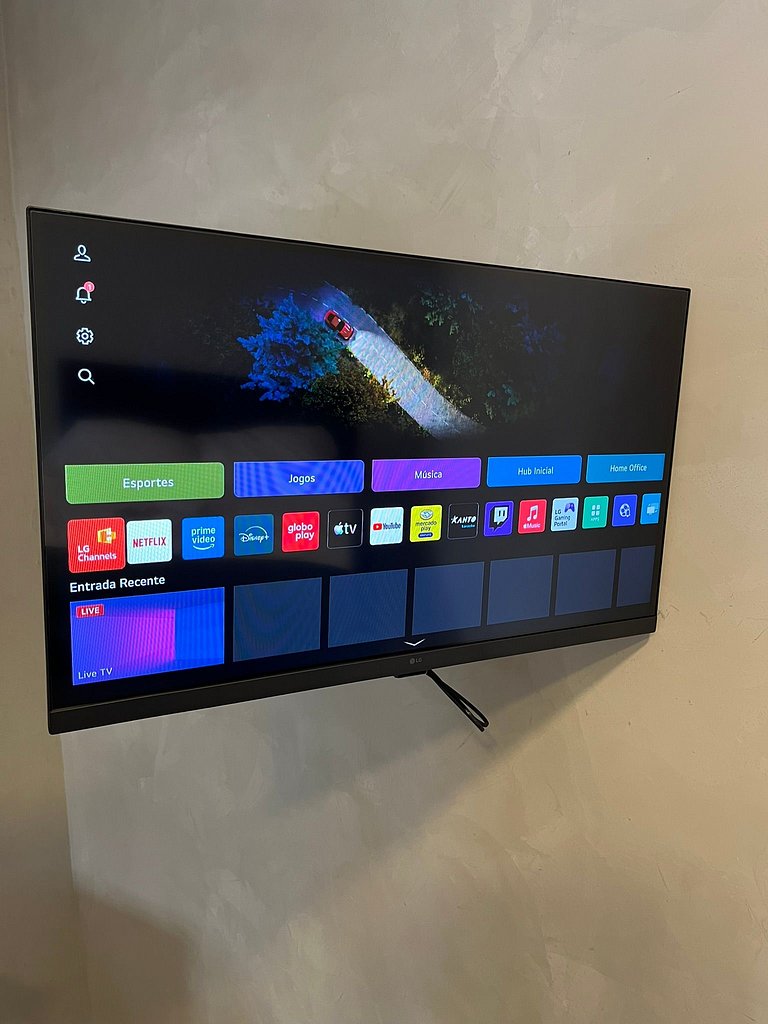 #111 Suíte Cromo Elegante c/Vaga • Centro