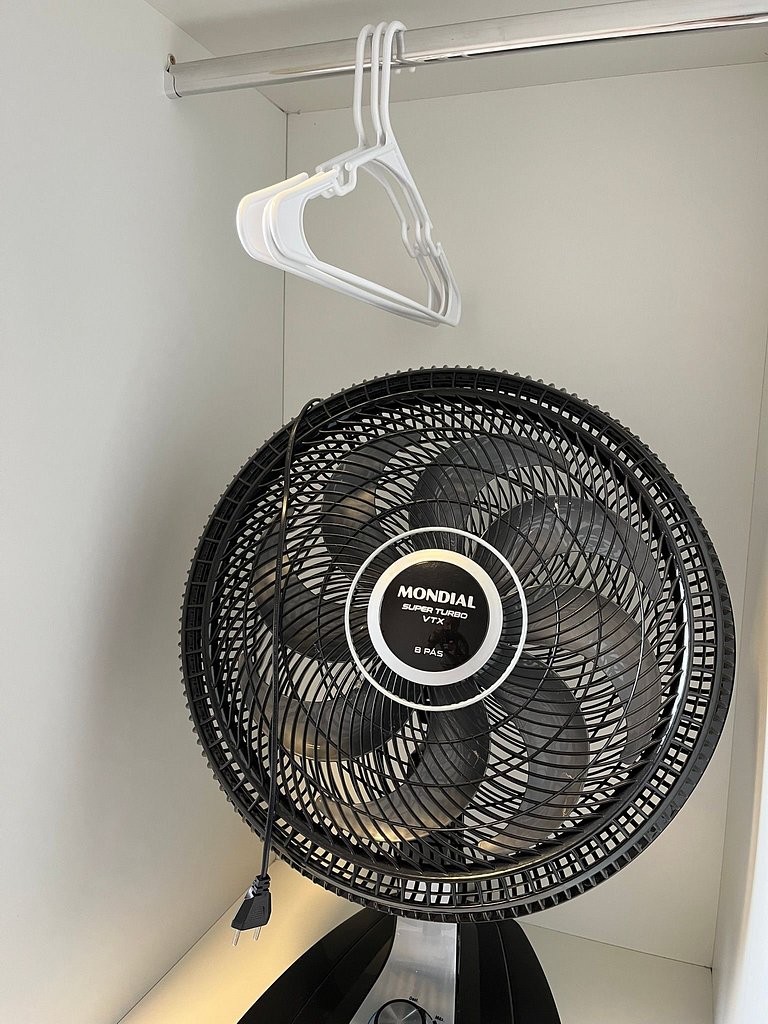 #111 Suíte Cromo Elegante c/Vaga • Centro