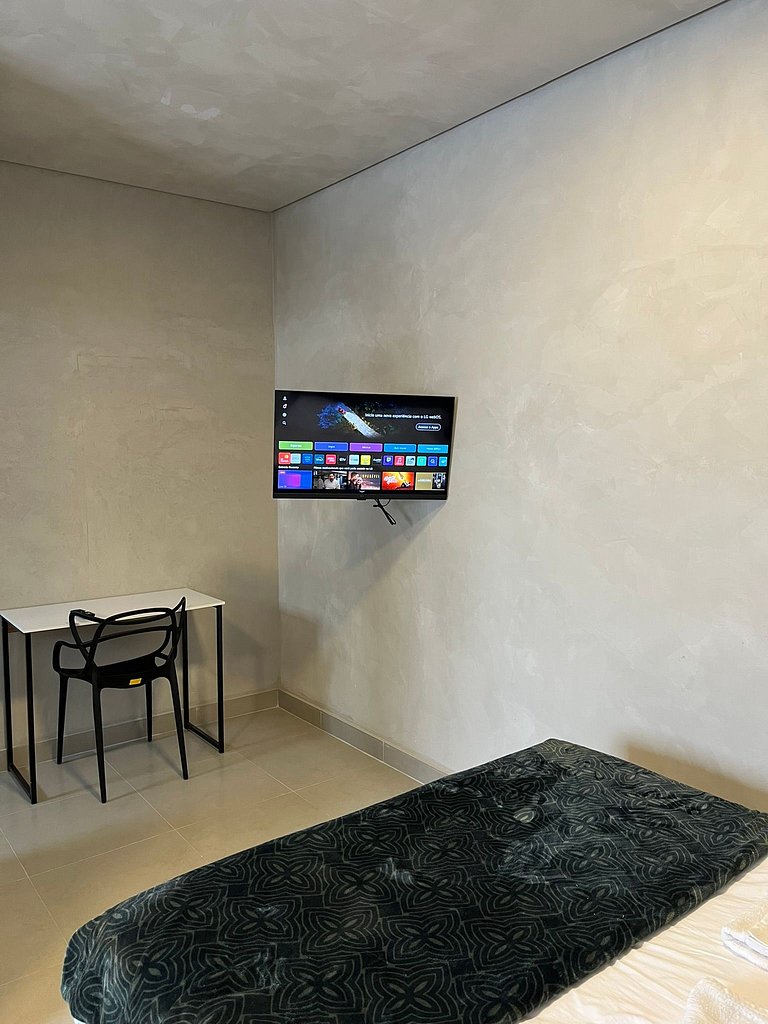 #111 Suíte Cromo Elegante c/Vaga • Centro