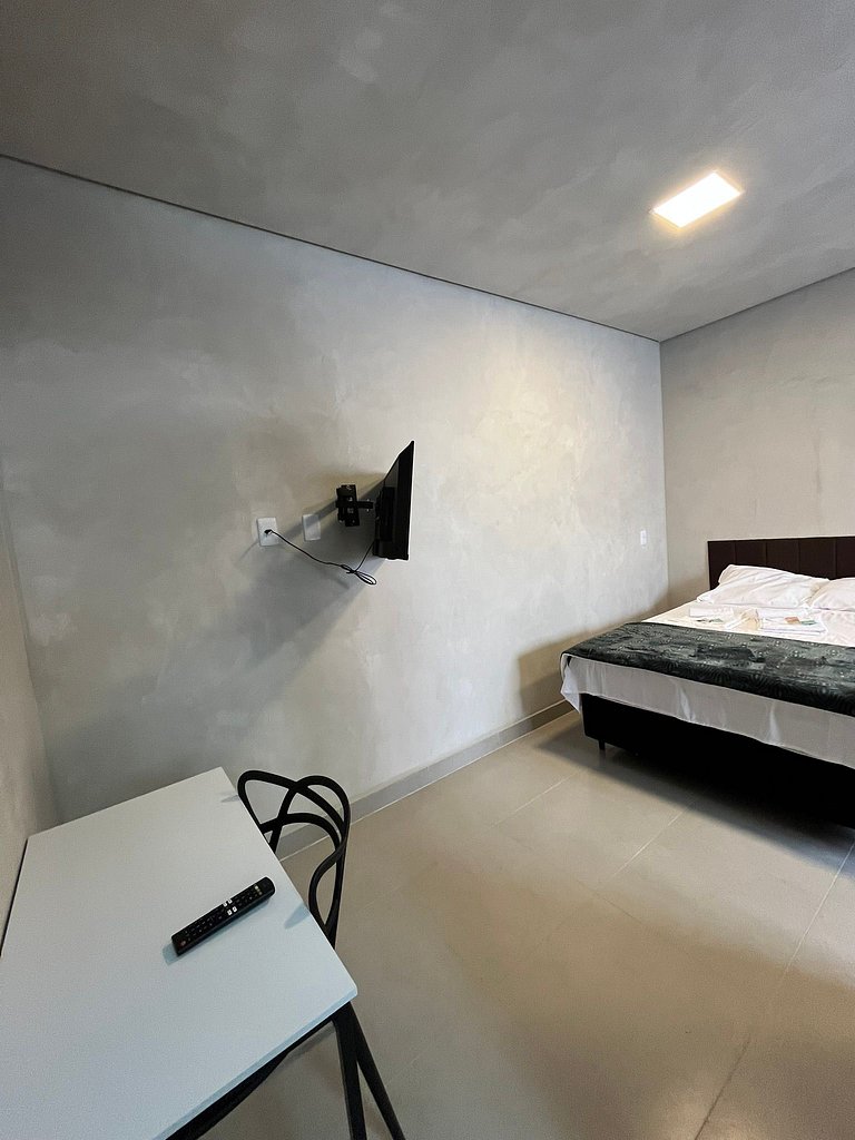 #111 Suíte Cromo Elegante c/Vaga • Centro