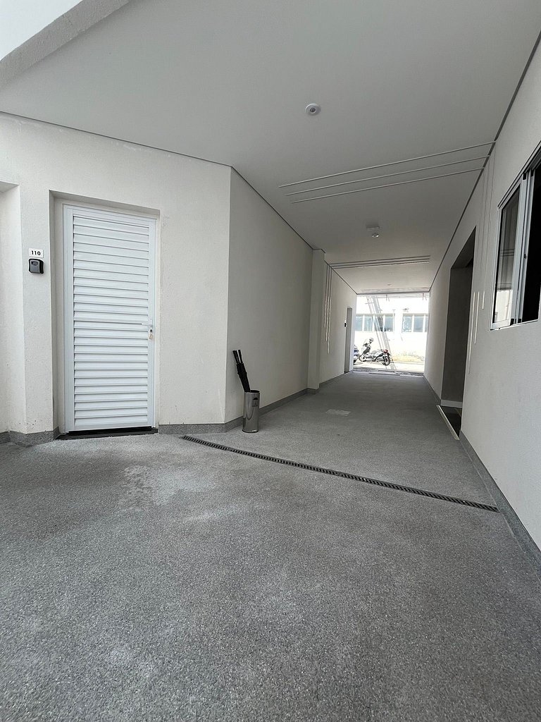 #111 Suíte Cromo Elegante c/Vaga • Centro