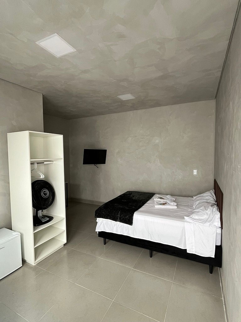 #111 Suíte Cromo Elegante c/Vaga • Centro