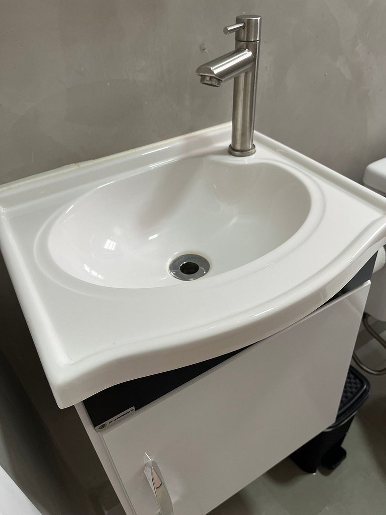 #111 Suíte Cromo Elegante c/Vaga • Centro