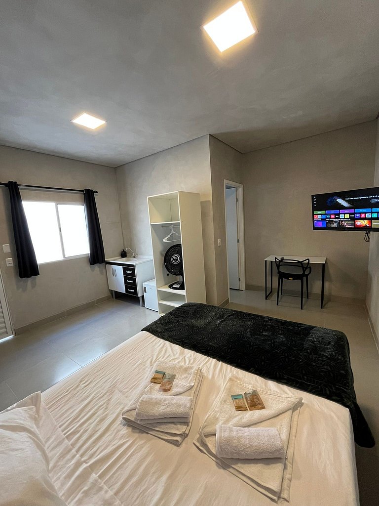 #111 Suíte Cromo Elegante c/Vaga • Centro