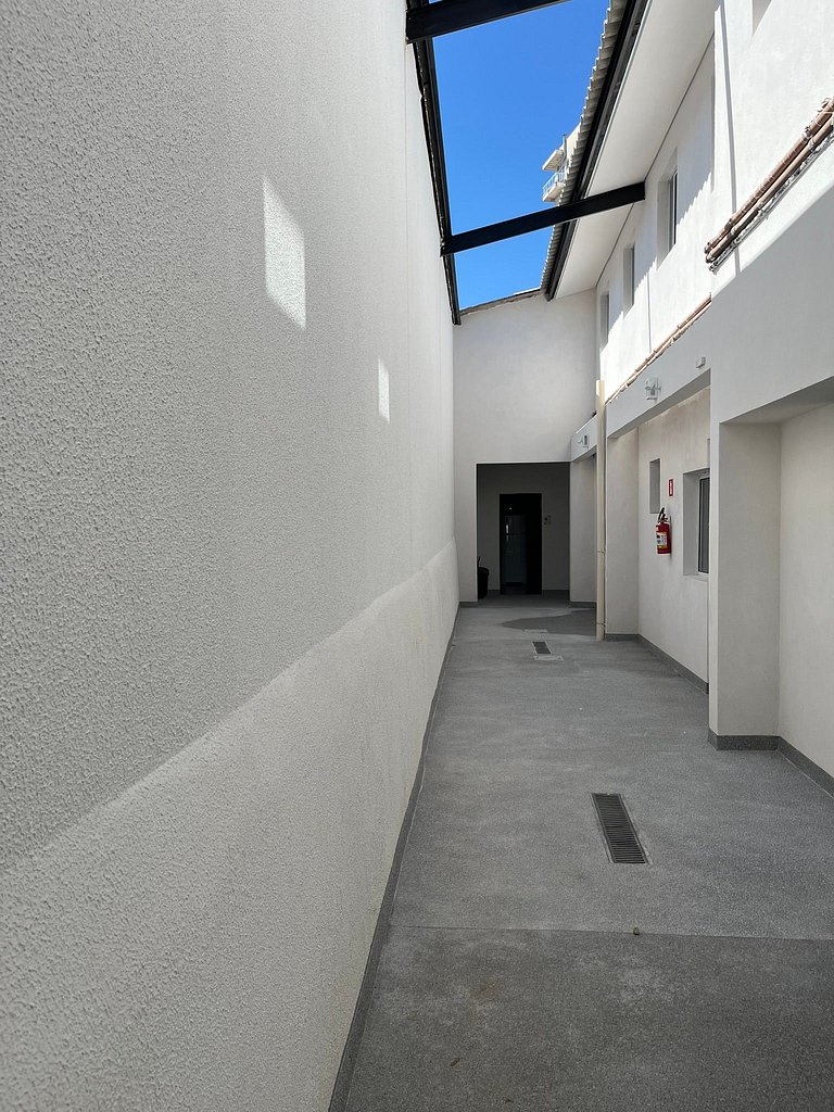 #111 Suíte Cromo Elegante c/Vaga • Centro