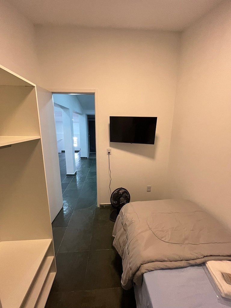 #145 Quarto Individual Confortável e Moderno.