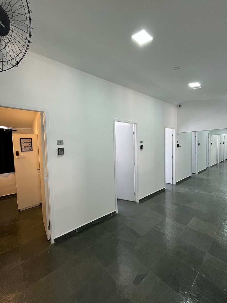 #147 Quarto Individual Confortável e Moderno.