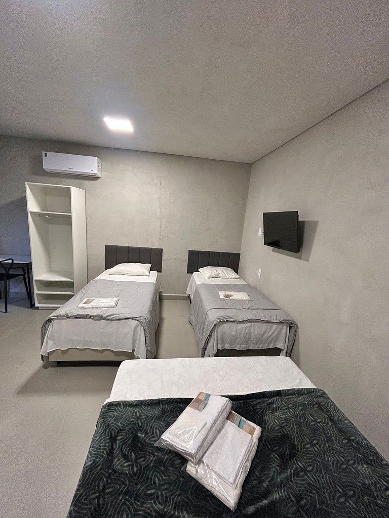 #114 Suíte Bronze Moderno c/ vaga • Centro