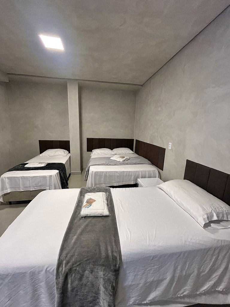 #115 Suíte cama casal e solteiro c/ vaga - Centro