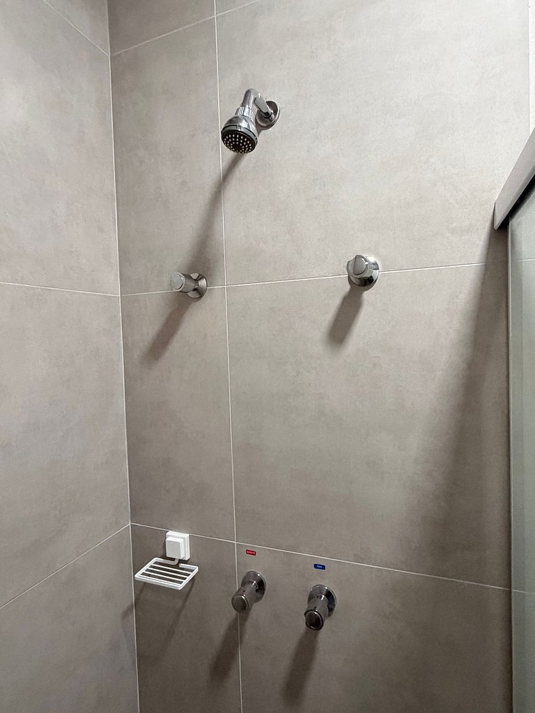 #107 Suíte Titânio, Moderna & Minimalista