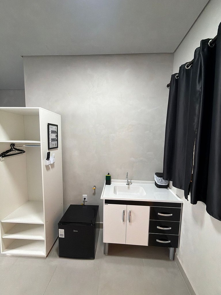 #106 Suíte Aço Negro • Loft Moderno e Industrial