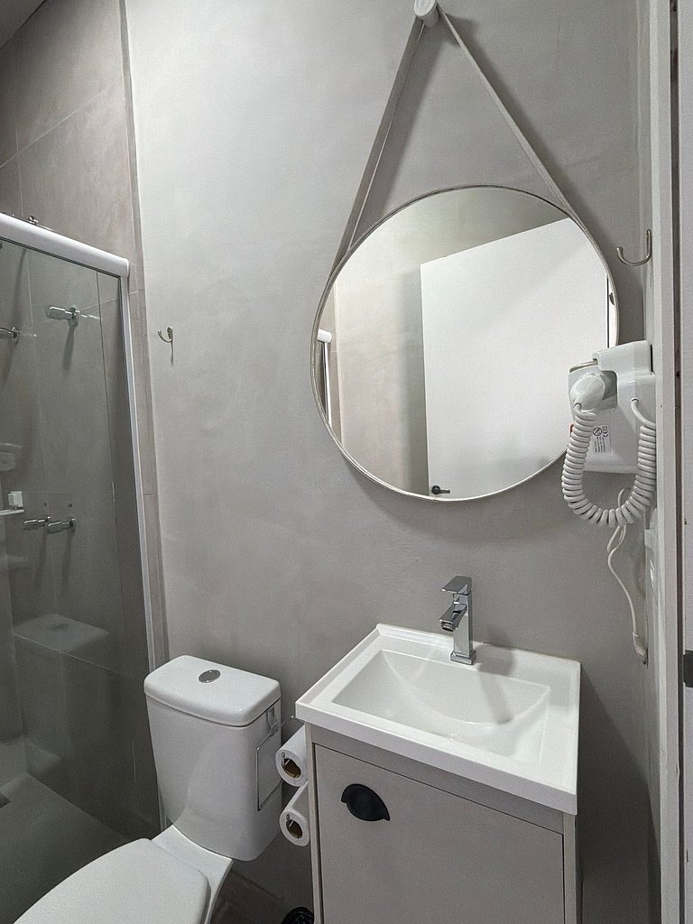 #108 Suíte Basalto Acolhedor c/vaga • Centro