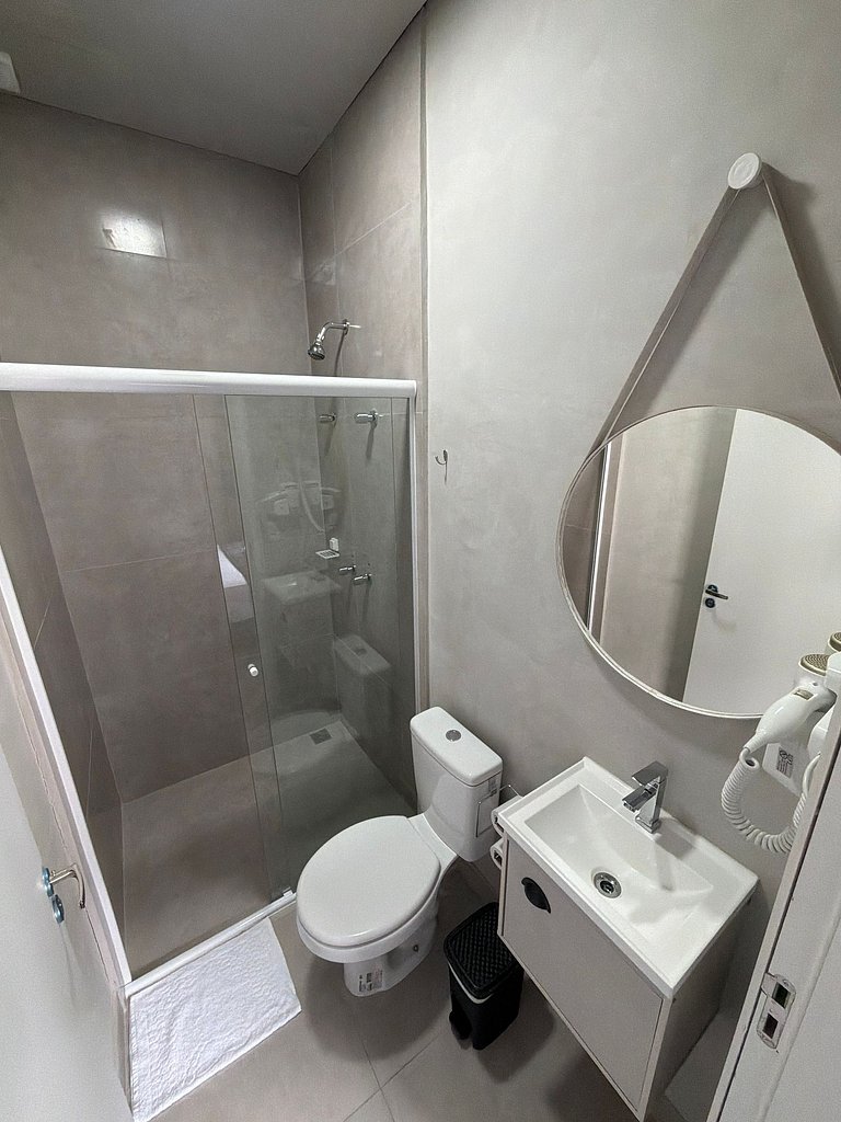 #108 Suíte Basalto Acolhedor c/vaga • Centro