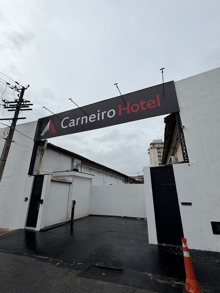 #114 Suíte Bronze Moderno c/ vaga • Centro